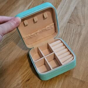 Boutique Mini Jewelry Travel Case Small Jewelry Box Traveling Jewelry Organizer